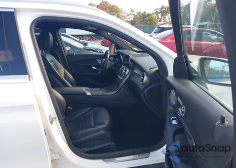 2021 Mercedes-Benz Glc 300 4Matic Suv z USA, uszkodzony, nr VIN W1N0G8EB0MF899104